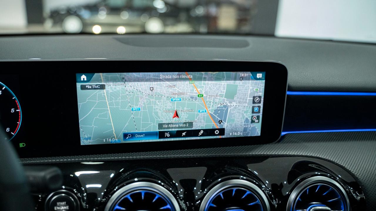 Mercedes-benz A 180 D PREMIUM PLUS AMG TETTO PACK LUCI MULTIBEAM FULL OPTIONAL