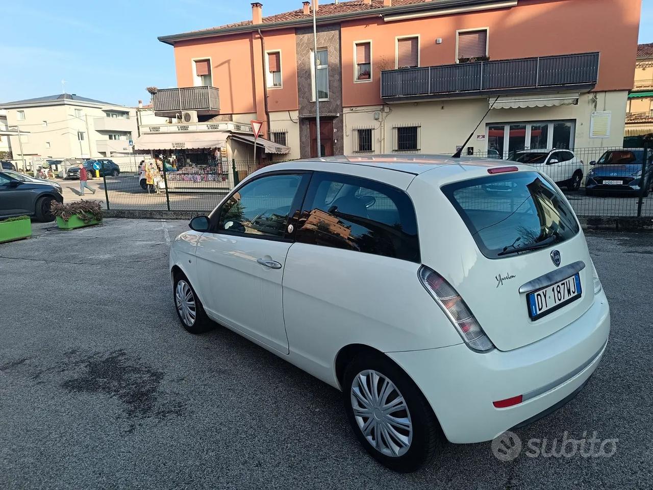 Lancia Ypsilon 2009 ok neo patente