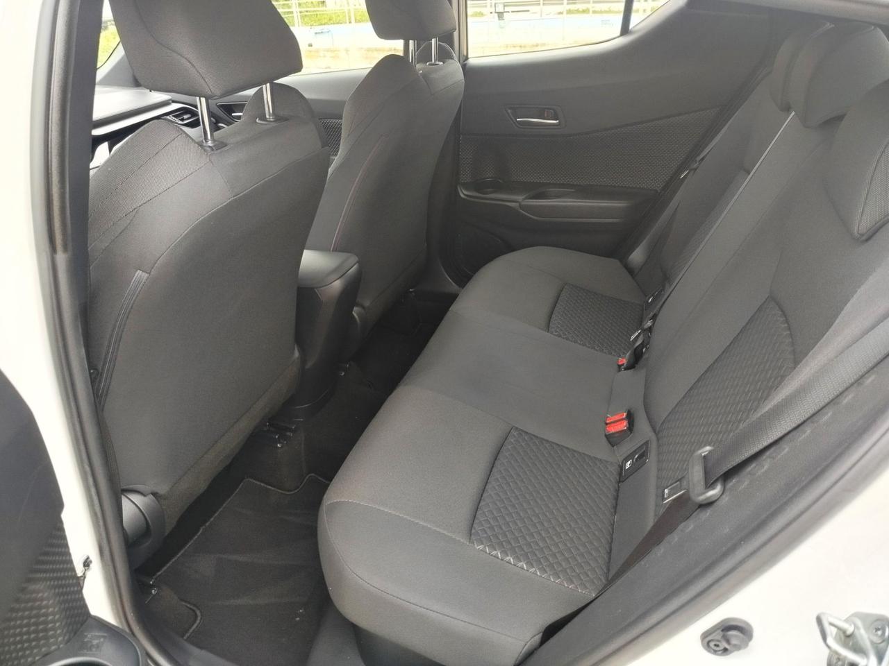 Toyota C-HR 1.8h Business e-cvt