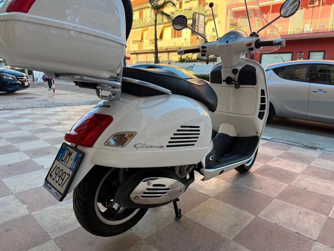 Piaggio Vespa 300 GTS