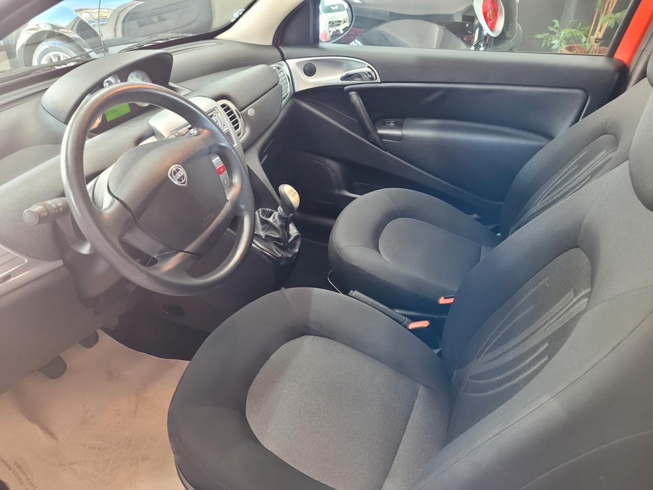 Lancia Ypsilon 1.2 69 CV Unyca