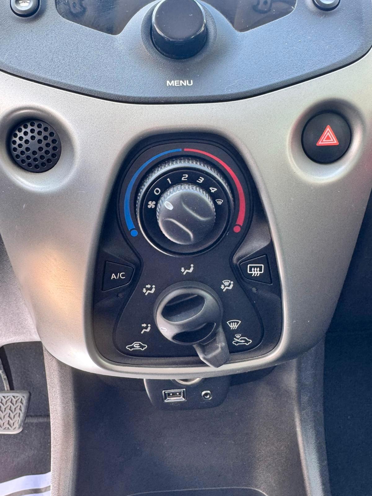 Toyota Aygo 1.0 VVT-i 69 CV 5 porte x-cool TSS