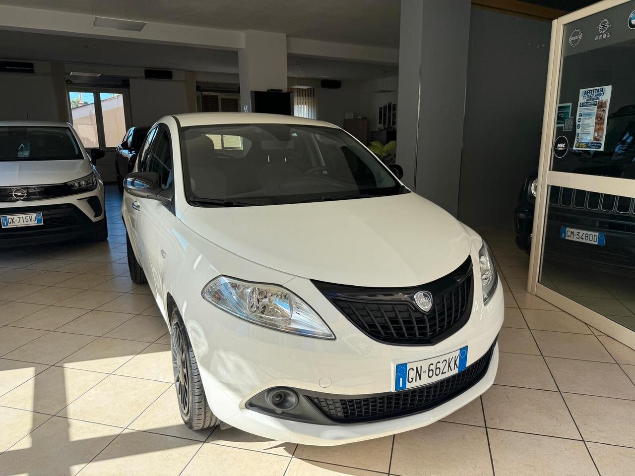 Lancia Ypsilon 1.0 FireFly 5 porte S&S Hybrid Alberta Ferretti