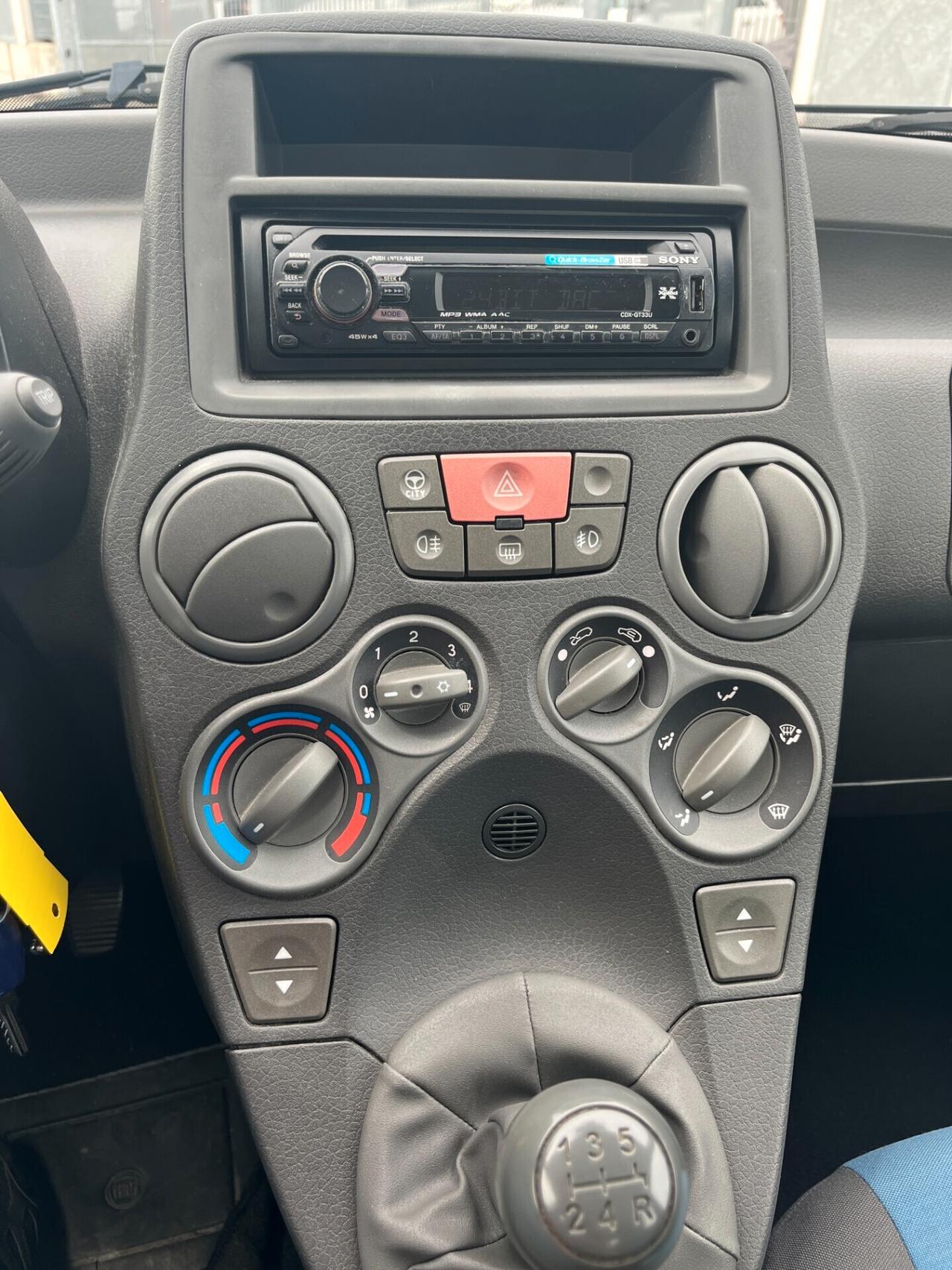 Fiat Panda 1.2 Emotion EURO 5UNICO PROPRIETARIO KM CERTIFICATI ADATTA AI NEOPATENTATI