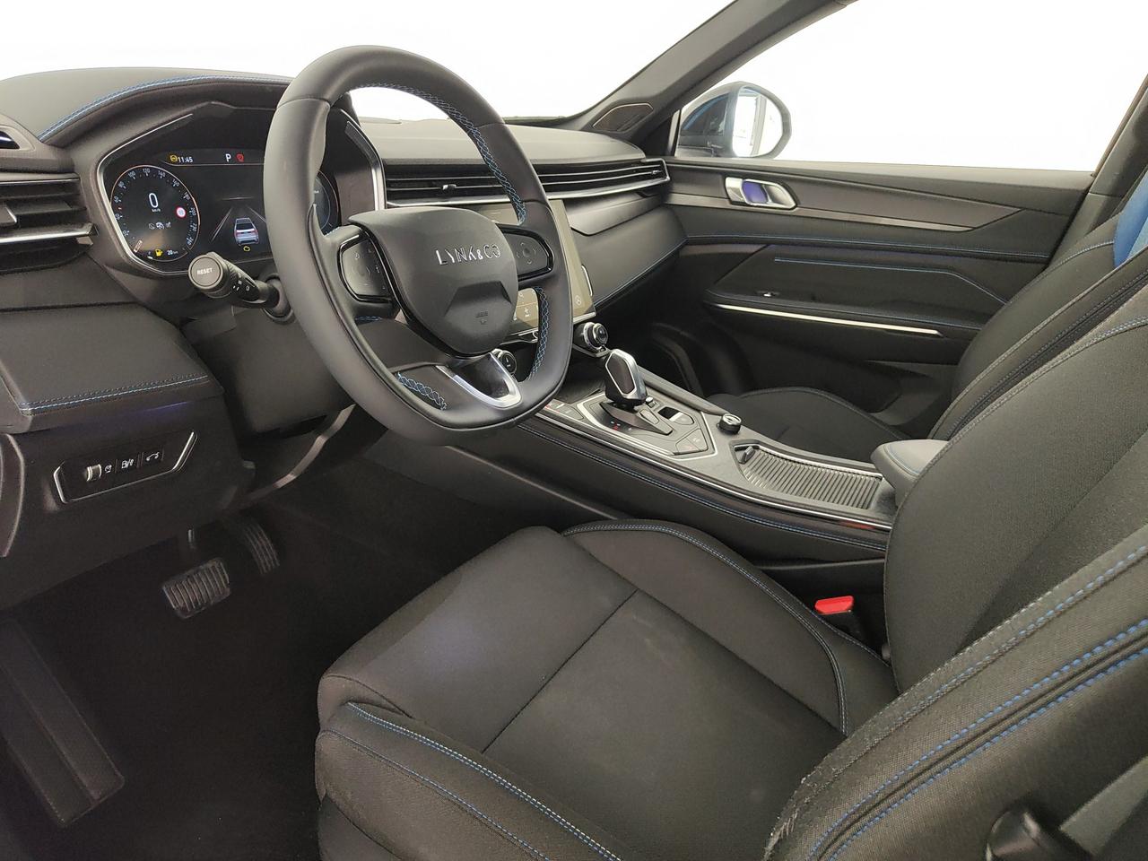 LYNK&CO 01 1.5 td phev auto