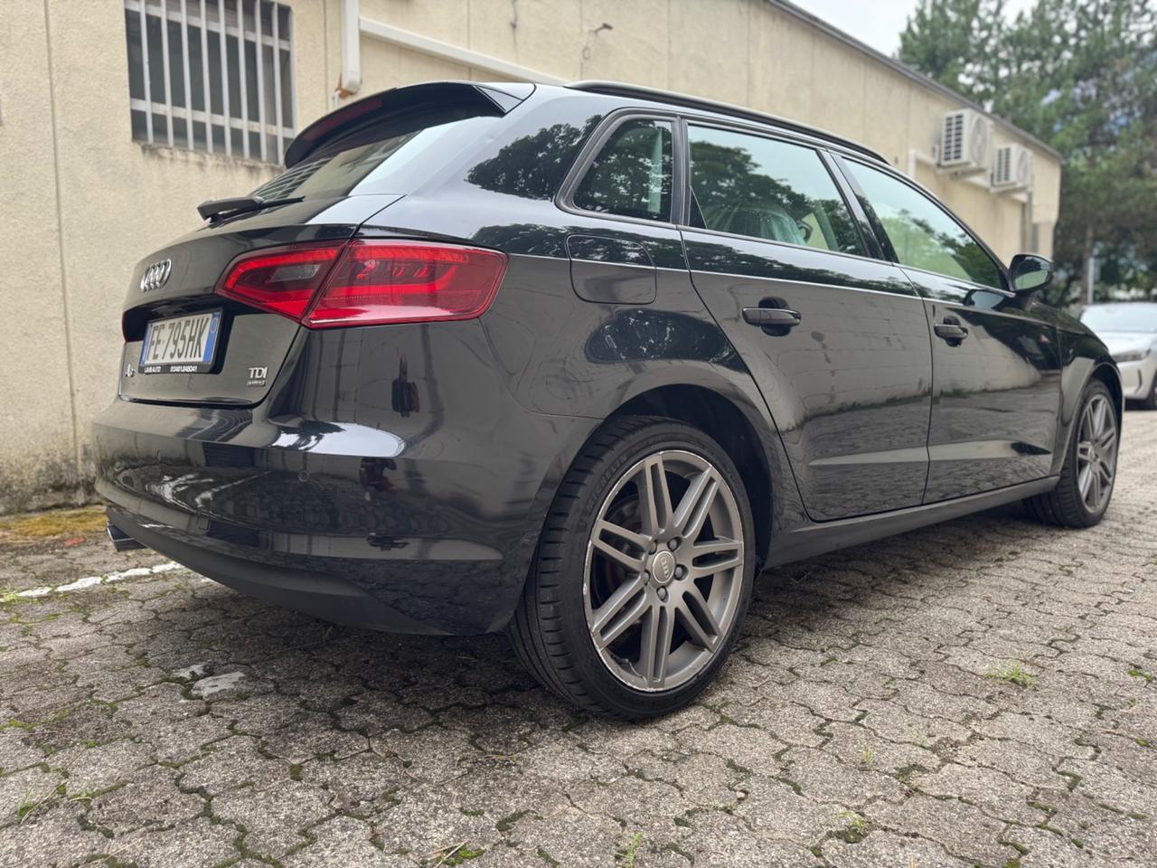 Audi A3 Sedan 2.0 TDI clean diesel quattro Ambition
