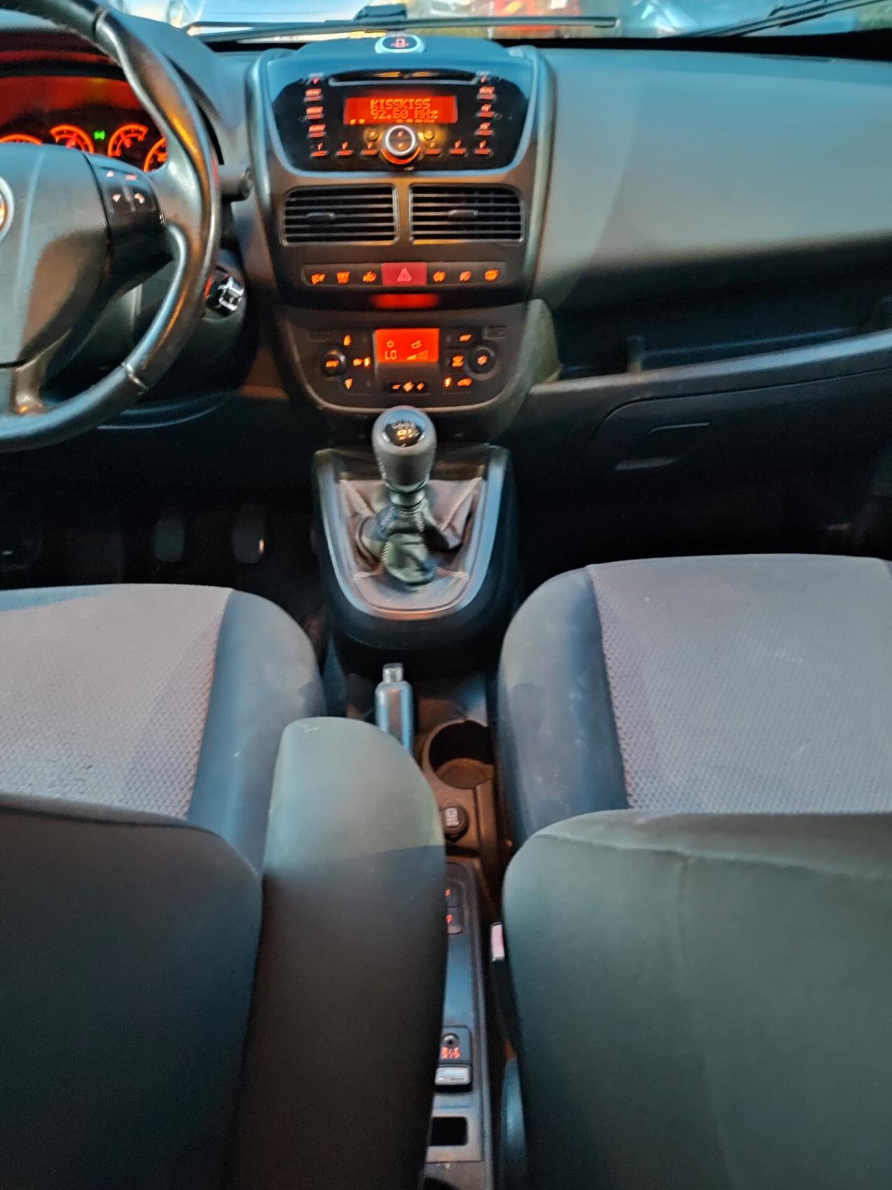 FIAT DOBLO 2011 A METANO DI CASA 1.4T-JET STUPENDO