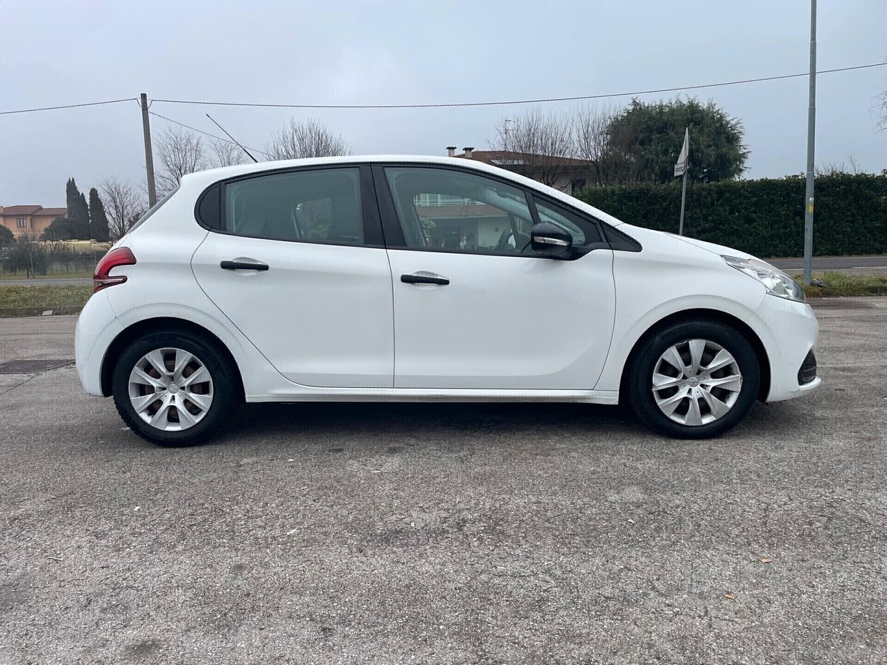 Peugeot 208 BlueHDi 75 5 porte autocarro Active