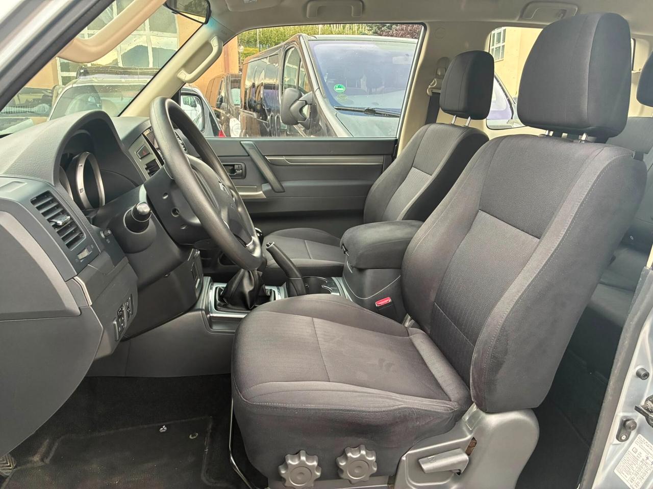 Mitsubishi Pajero 3.2 DI-D 3PORTE GANCIO TRAINO - MANUALE