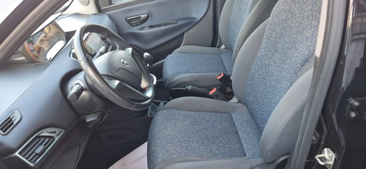 Lancia Ypsilon 1.0 FireFly 5 porte S&S Hybrid Gold