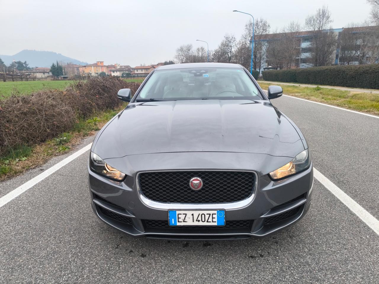 JAGUAR XE 2,0 180CV- AUTOMATICA-EURO 6- MOTORE NUOVO