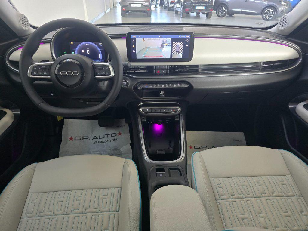 Fiat 600 Hybrid DCT MHEV La Prima