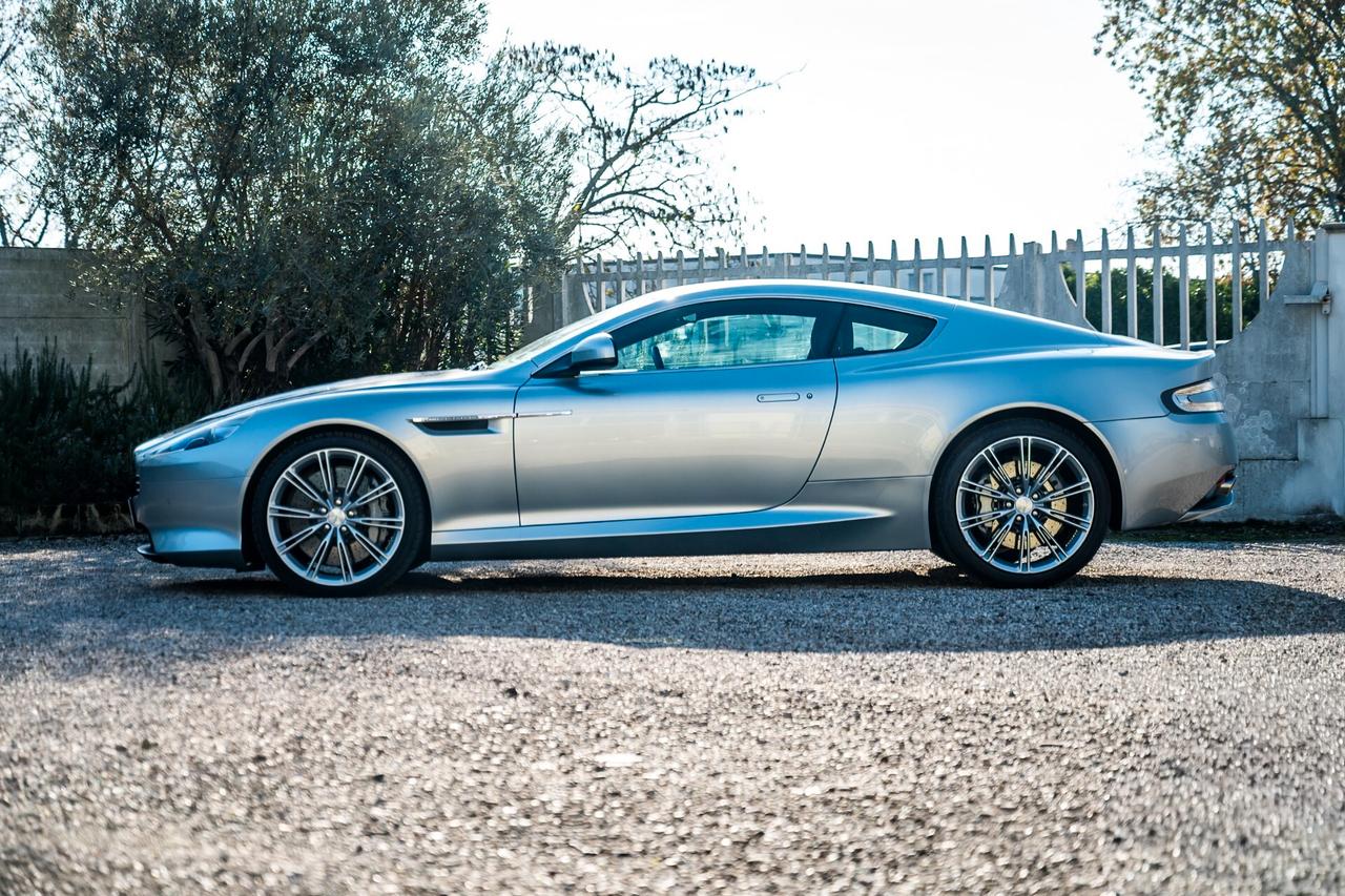 Aston Martin Virage -