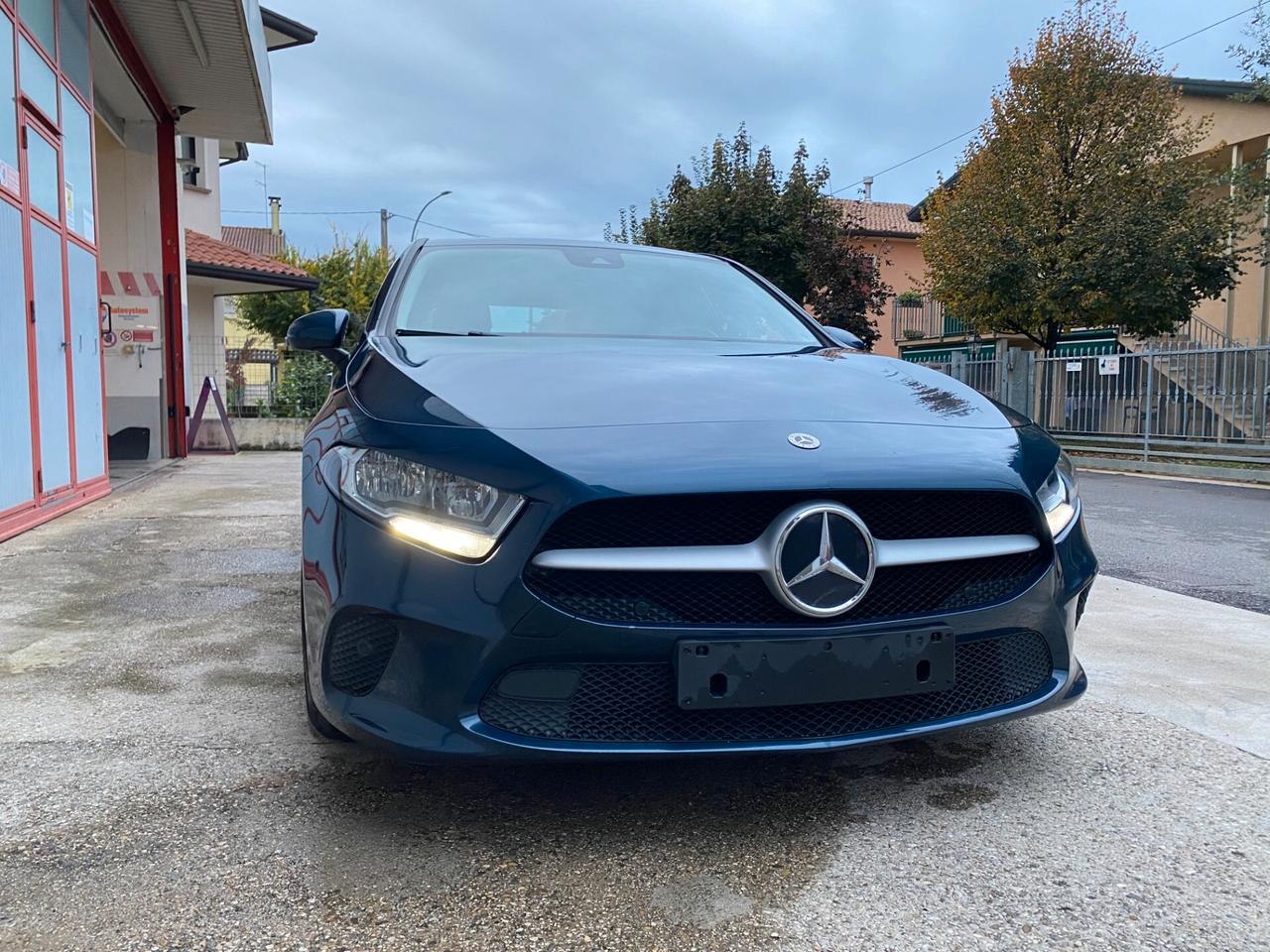 Mercedes-benz A 180 A 180 d Business