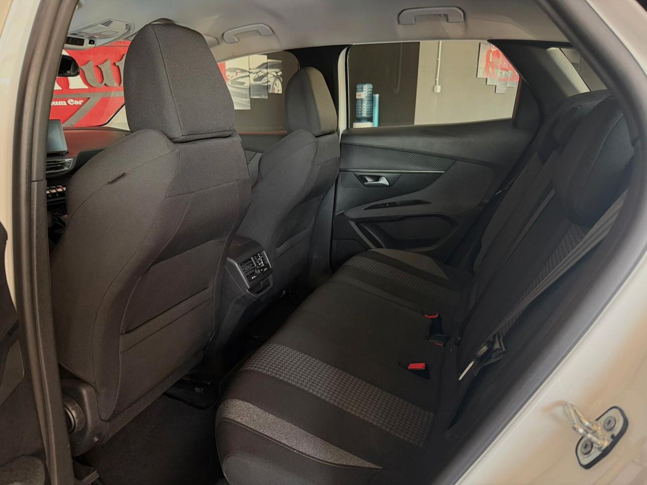 Peugeot 3008 BlueHDi 130 S&S EAT8 Allure