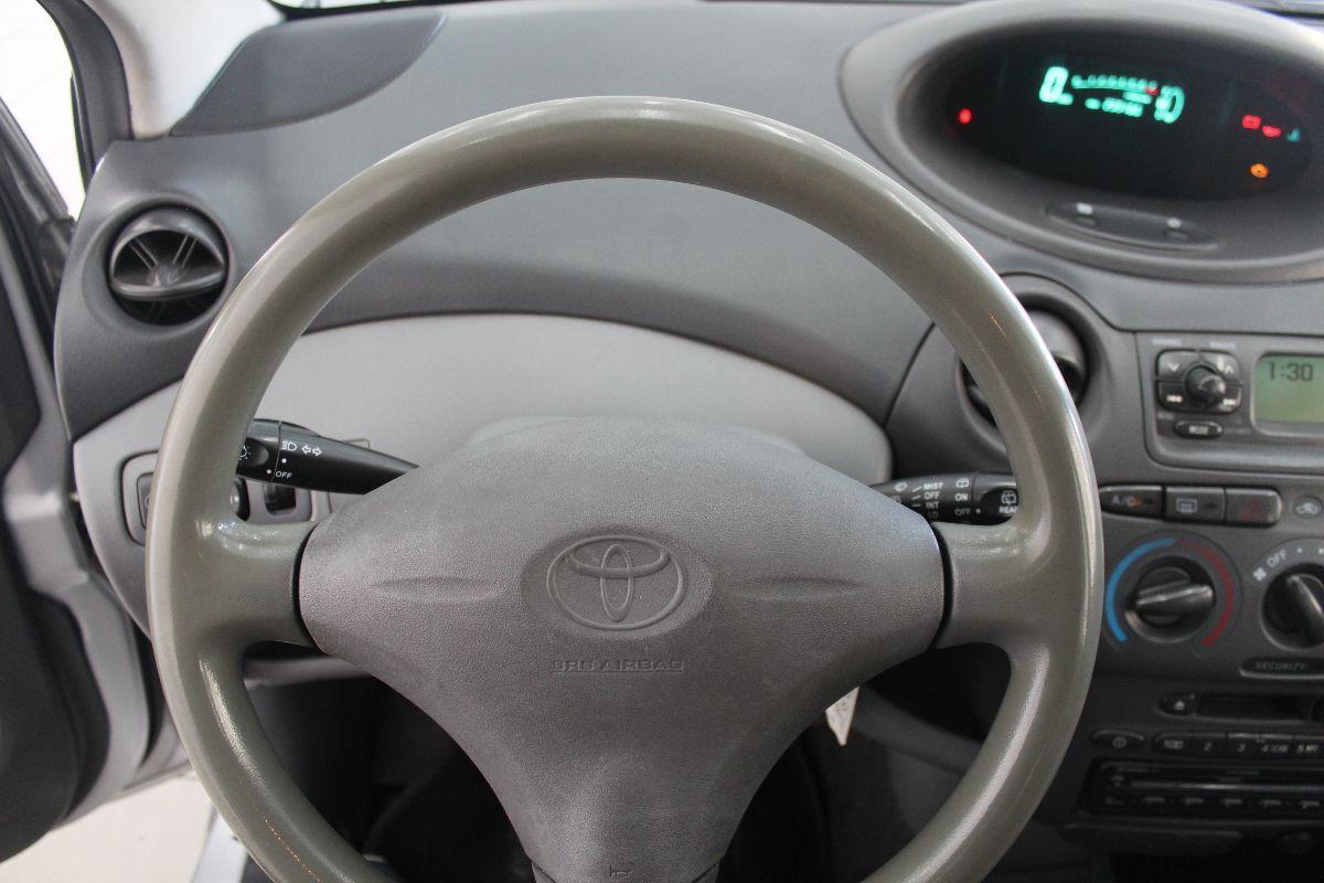 TOYOTA - Yaris - 16V 5 porte Sol