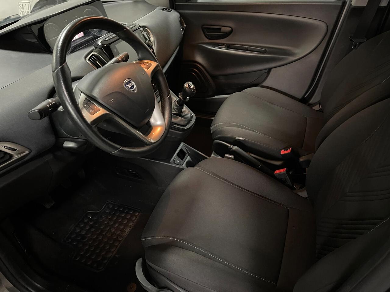 Lancia Ypsilon 1.0 FireFly 5 porte S&S Hybrid Gold