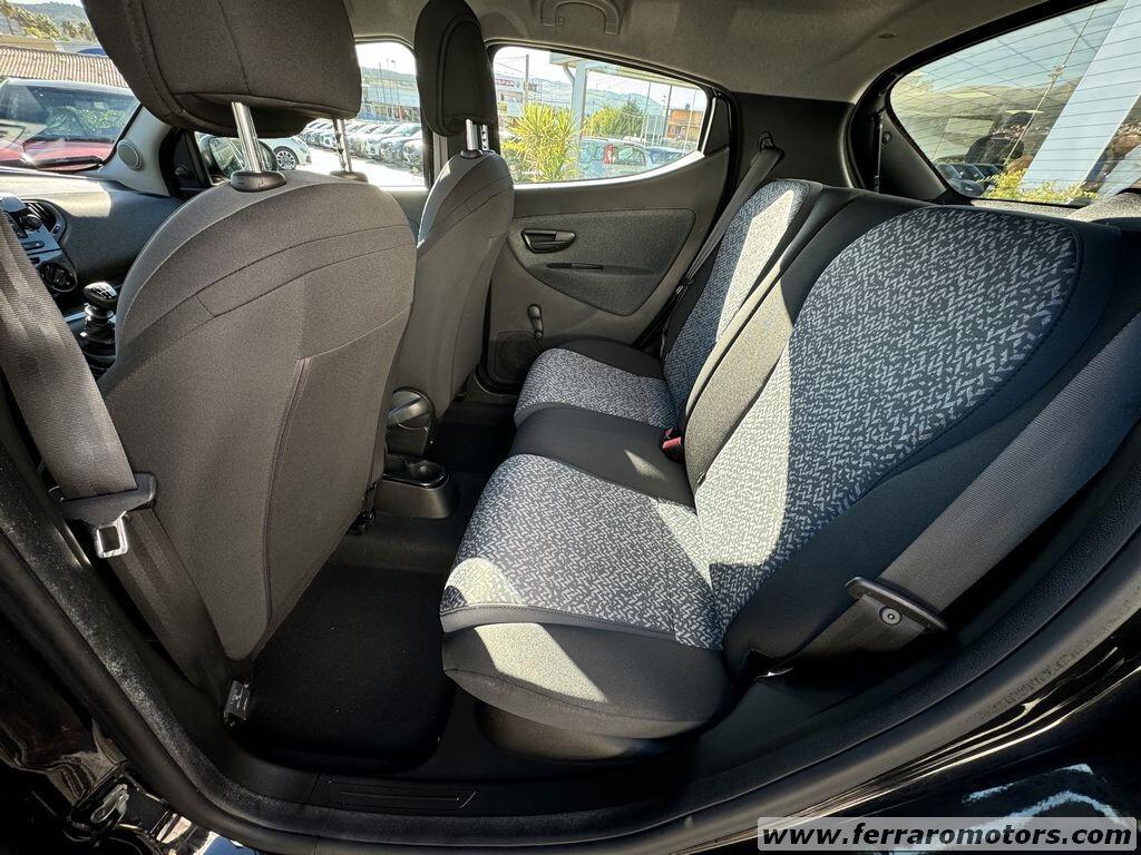 Lancia Ypsilon silver SOLO 51000KM A SOLI 125 EURO AL MESE
