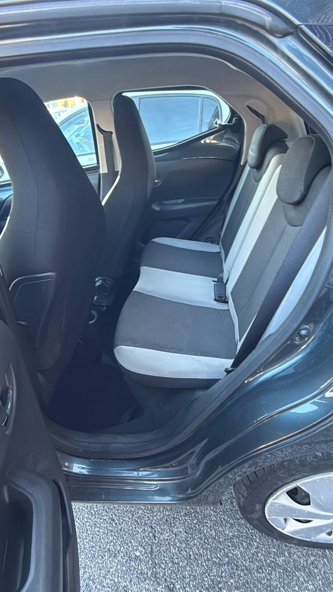 Toyota Aygo 1.0 VVT-i 69 CV 5 porte x-play TSS