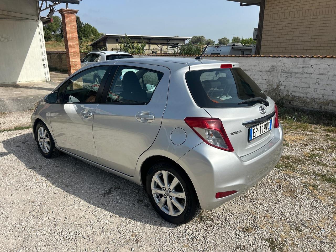 Toyota Yaris 1.4 D-4D 5 porte Lounge M-MT