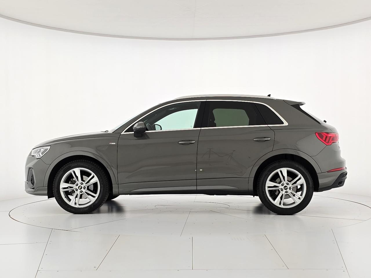 Audi Q3 35 2.0 tdi s line edition s-tronic