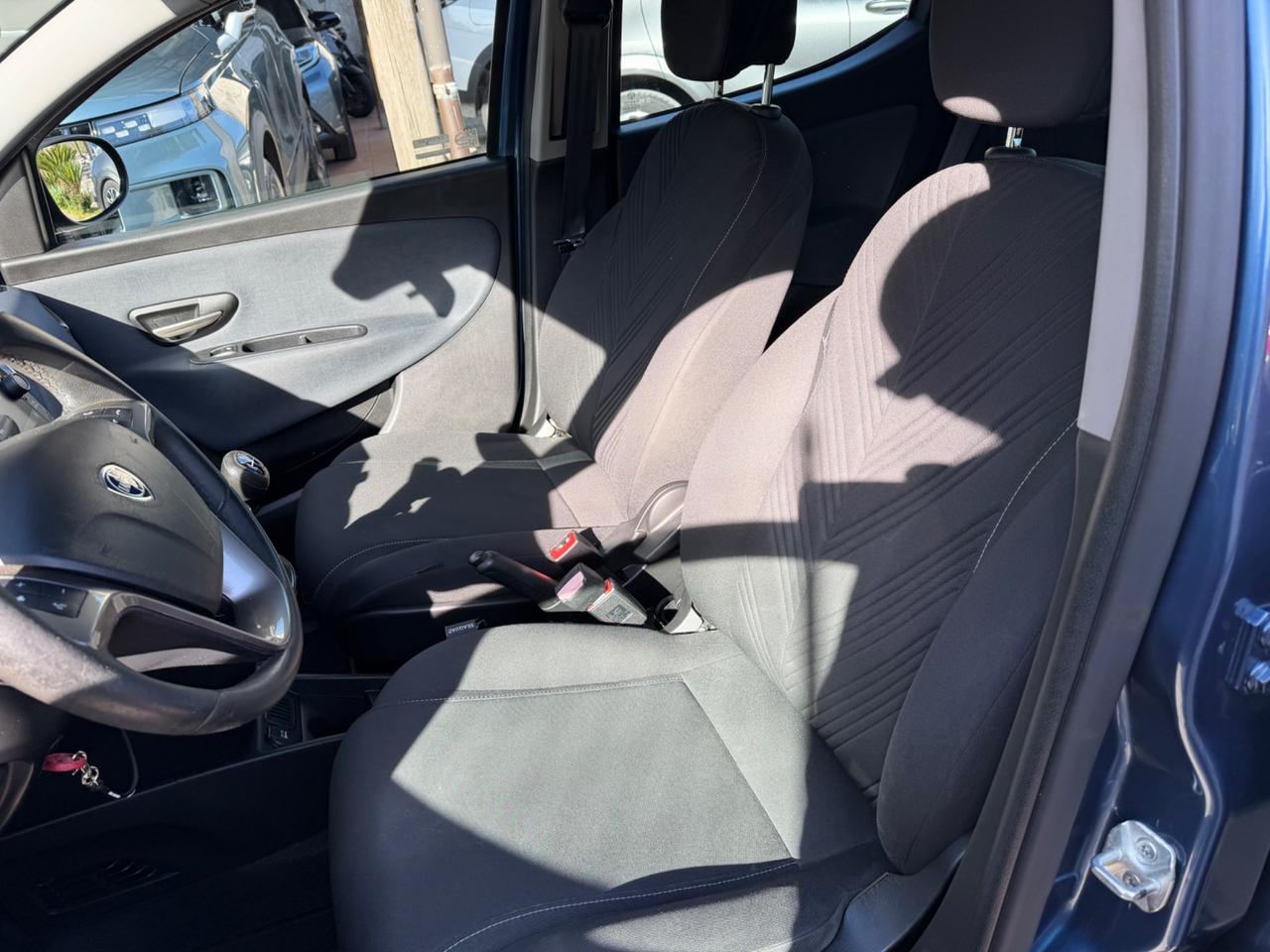 Lancia Ypsilon 1.0 FireFly 5 porte S&S Hybrid Ecochic Silver