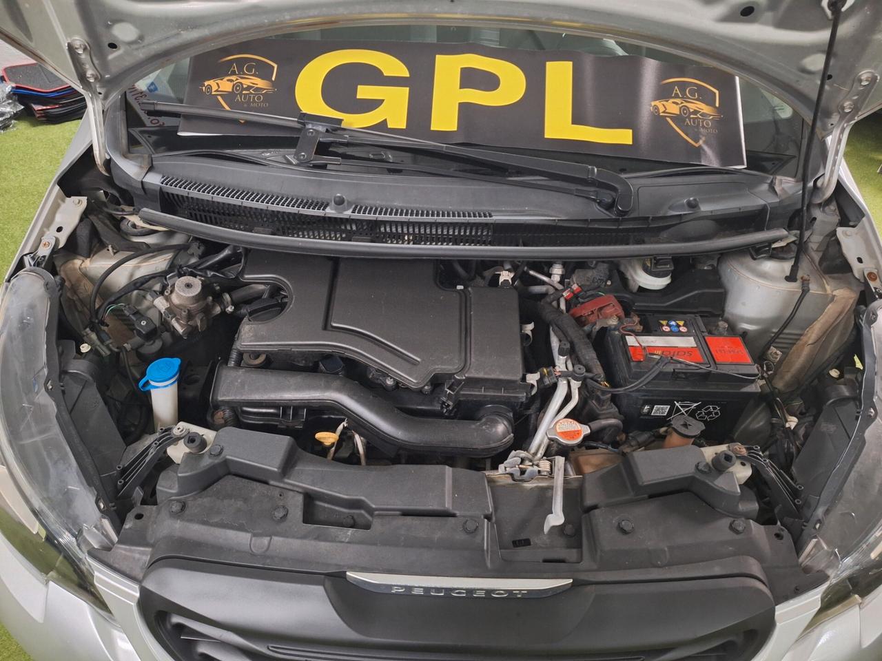 Peugeot 108 PureTech 82 5 porte Roland Garros TOP!