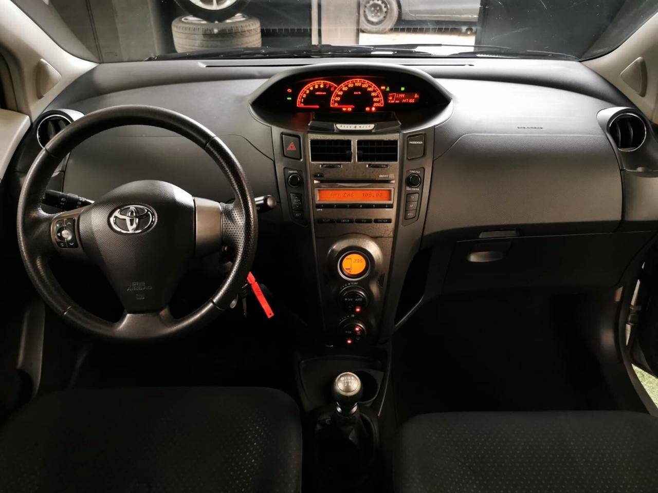 Toyota Yaris 1.3 3p Sol NEOPATENTATI GARANZIA 12 MESI