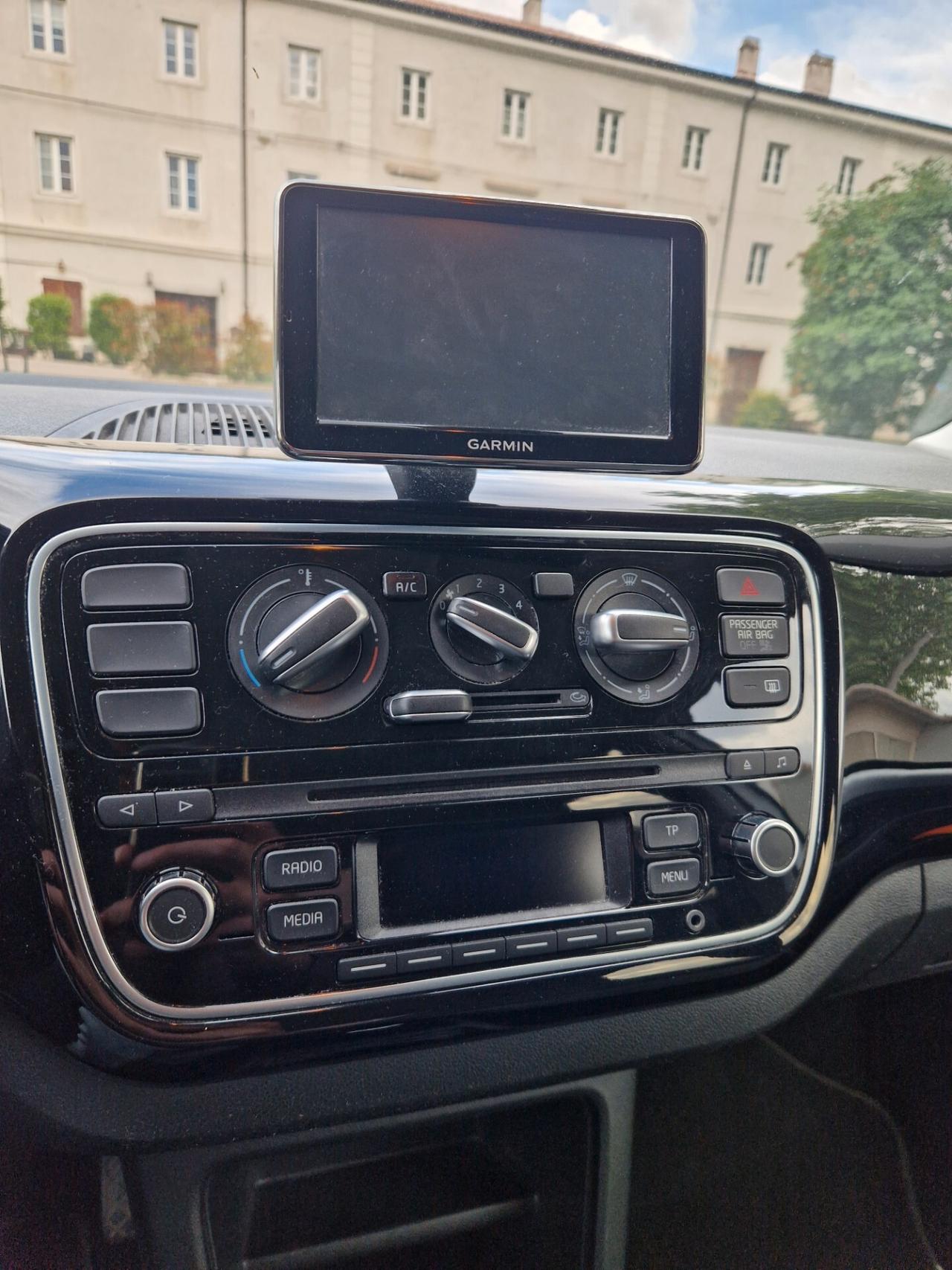Volkswagen Up Cross - 2015