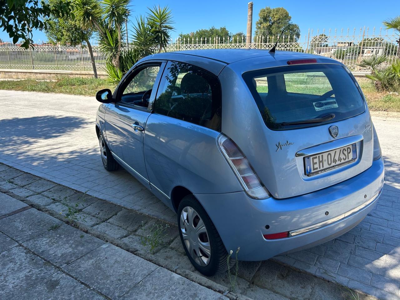 Lancia Ypsilon 1.2 69 CV Unyca