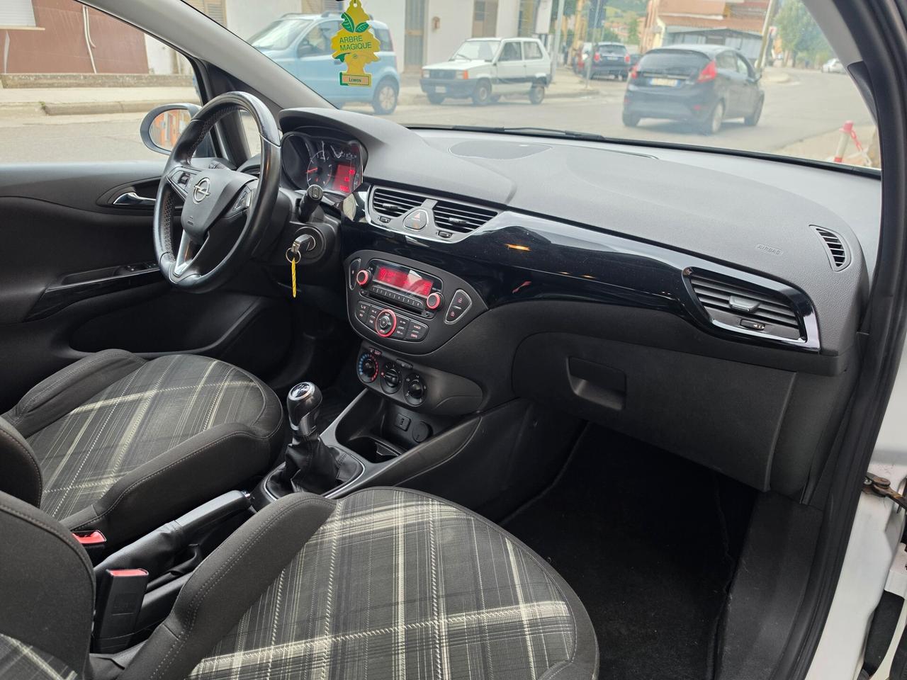 Opel Corsa 1.2 5 porte b-Color