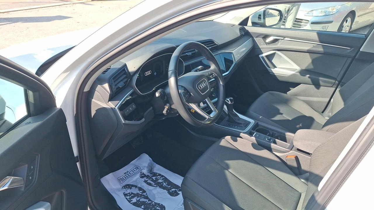 Audi Q3 45 TFSI e S tronic Business 150cv benzina + 116cv elettrici