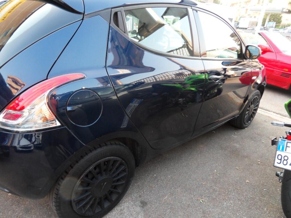 Lancia Ypsilon 1.2 69 CV 5 porte Gold