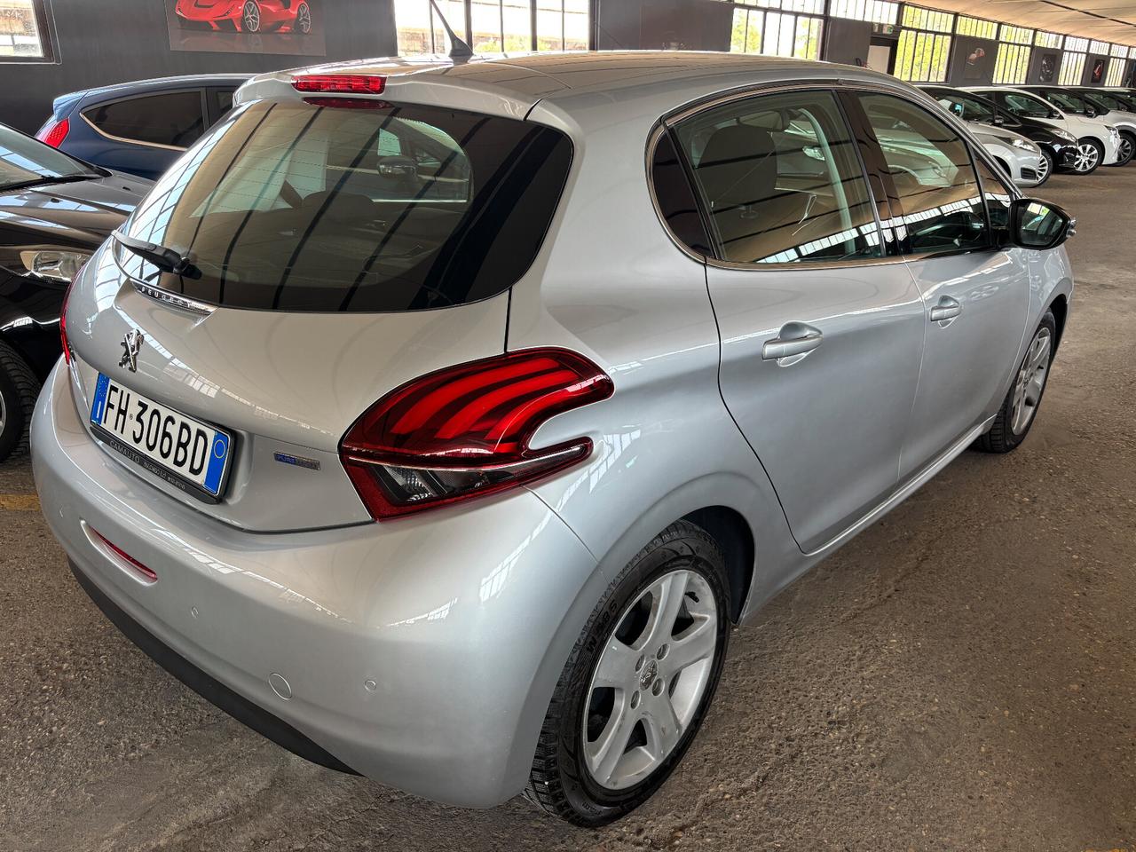 Peugeot 208 1.2 BENZINA 60KW 82CV 5 porte Allure