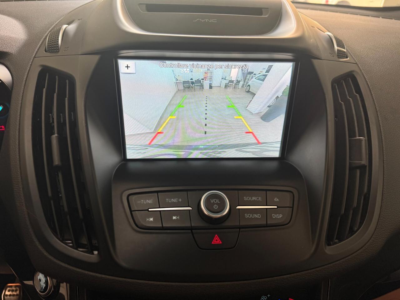 Ford Kuga ST-Line / 1.5 TDCI 120 CV 2WD / DIESEL