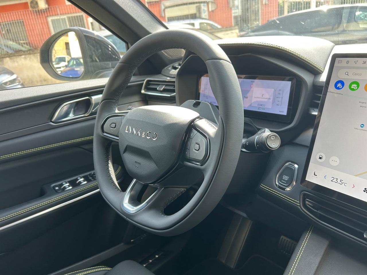 Lynk&co 01 PHEV More