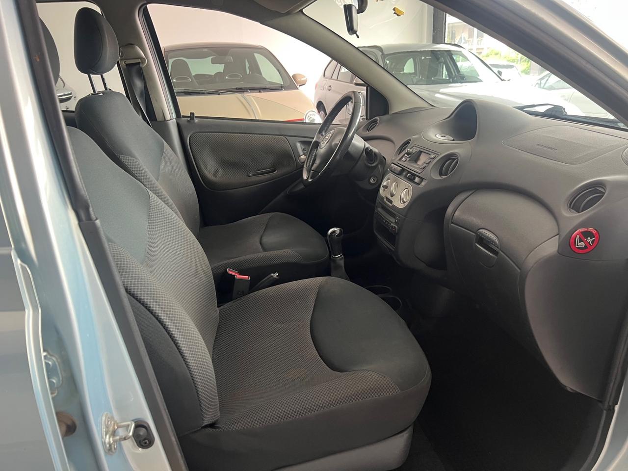 Toyota Yaris 1.0i 16V cat 5 porte Sol