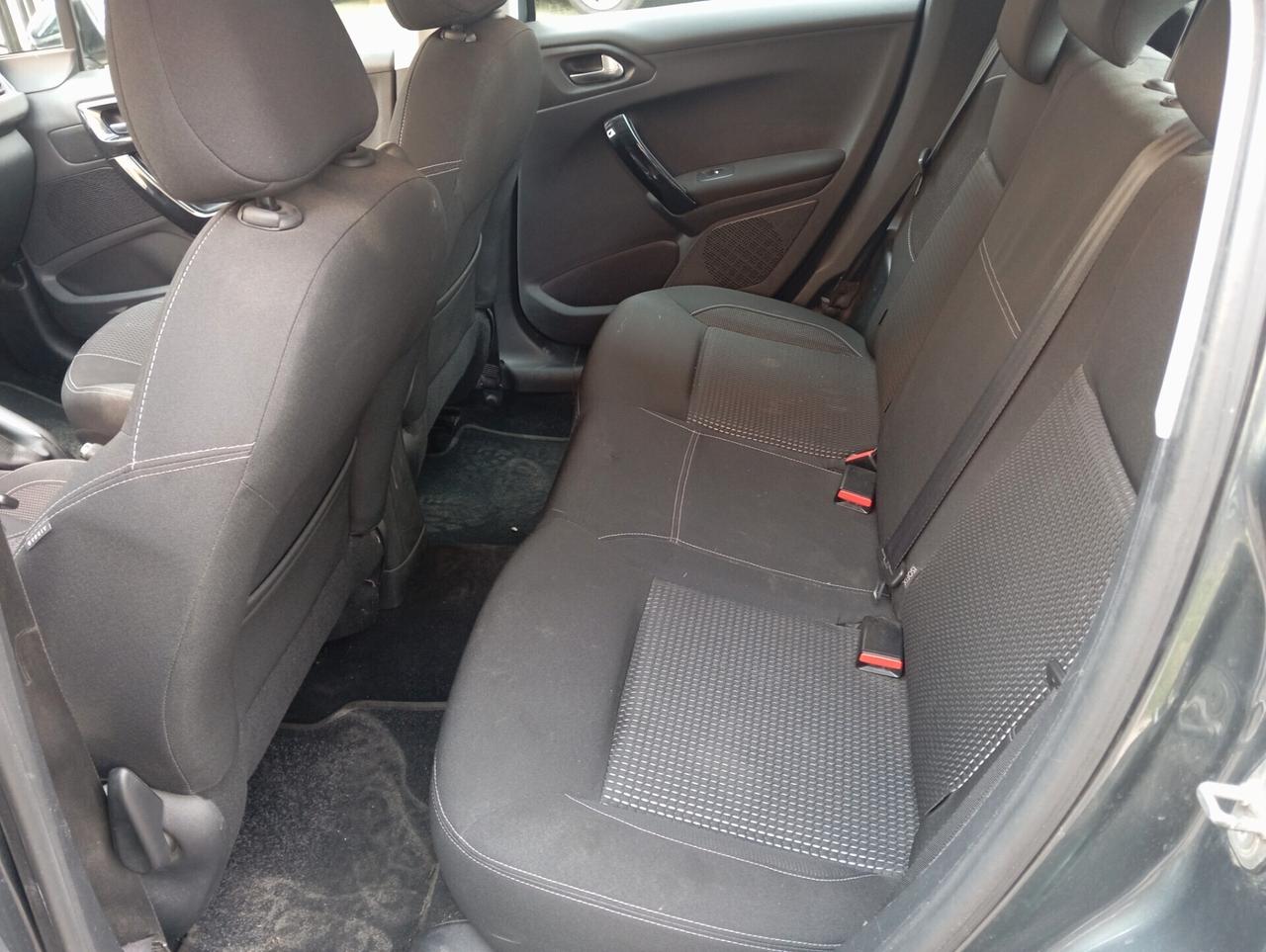 Peugeot 208 PureTech 1200 Allure offerta del mese