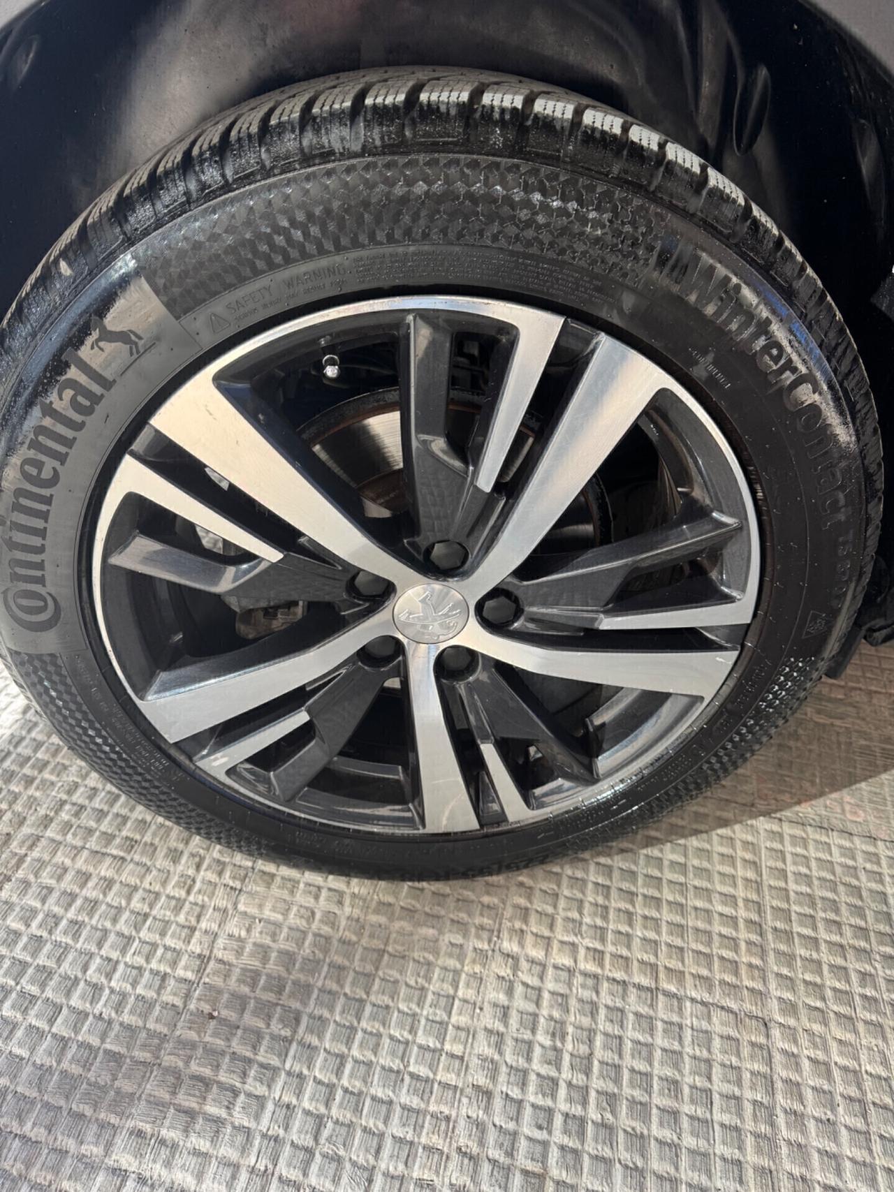 Peugeot 3008 BlueHDi 130 S&S EAT8 Allure