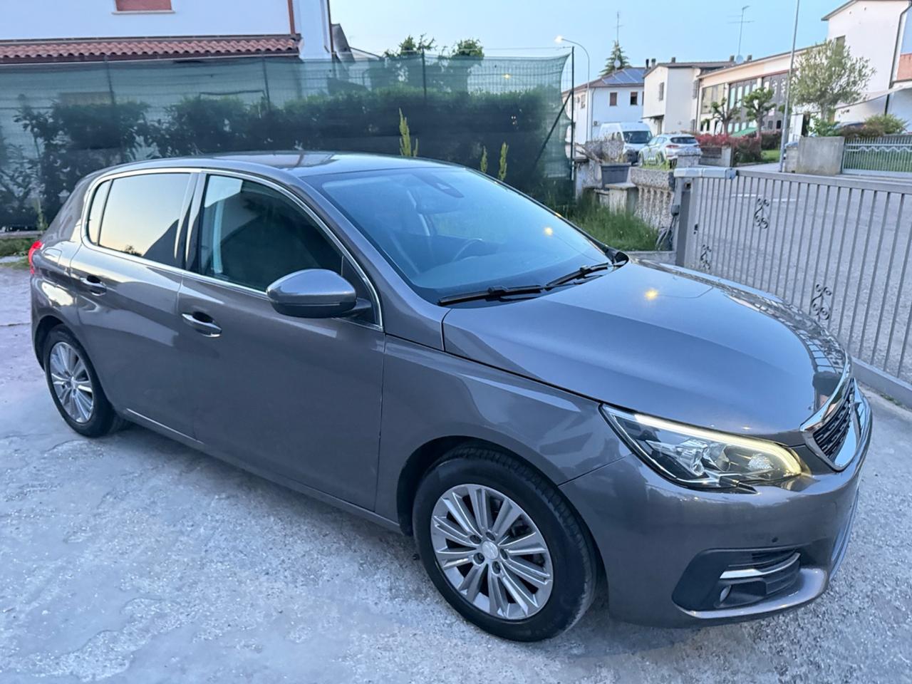 Peugeot 308 1.2 Turbo Benzina POCHI KM 2021 NEOPAT