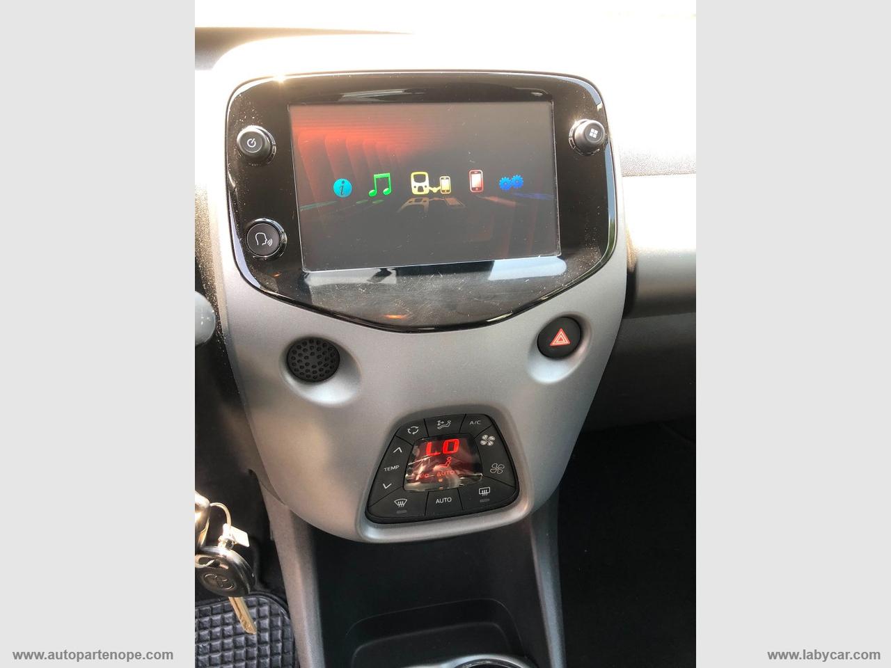 TOYOTA Aygo Connect 1.0 VVT-i 72 CV 5p. x-play
