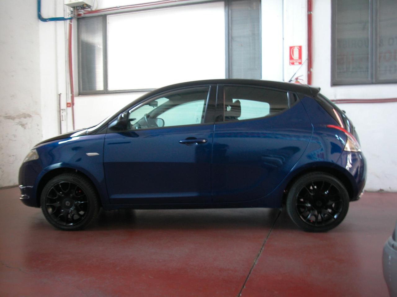 Lancia Ypsilon 1.2 69 CV 5 porte S Momodesign