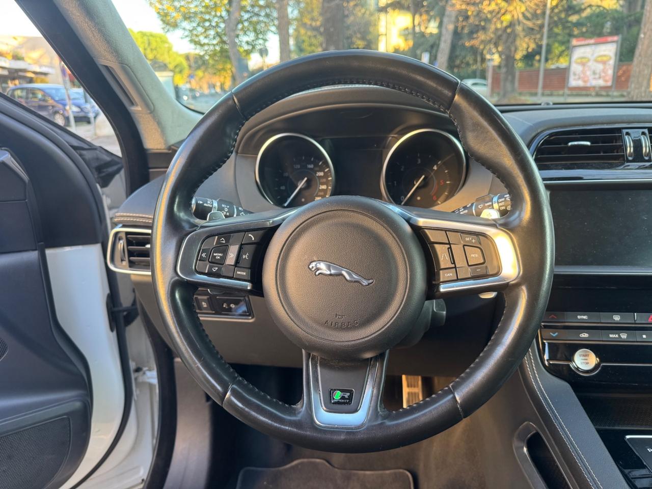 Jaguar F-Pace 2.0 D 180 CV AWD R-Sport garanzia 12 m