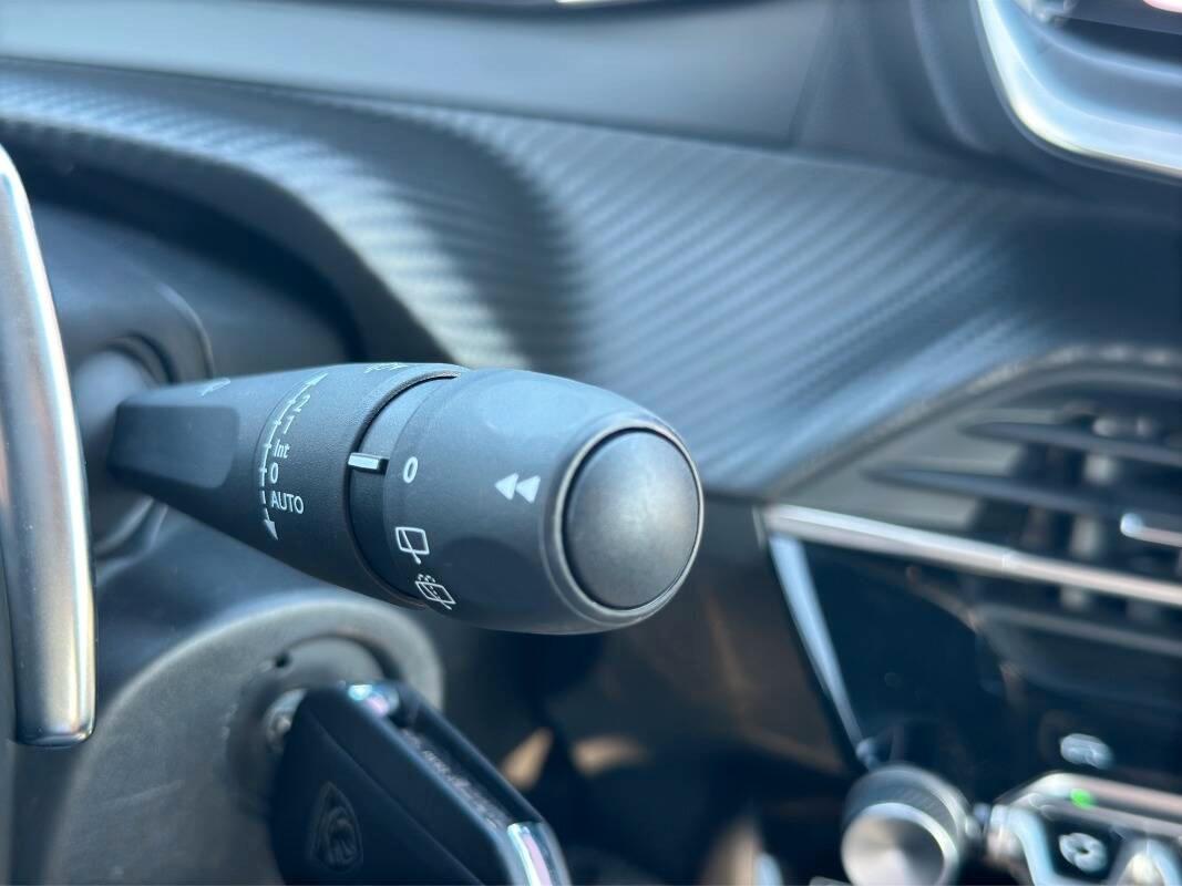Peugeot 208 1.2 hybrid Allure 110cv AUTOMATICA E CARPLAY