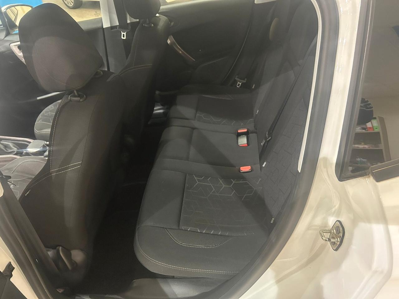 Peugeot 2008 1.6 e-HDi 92 CV Stop&Start Urban Cross