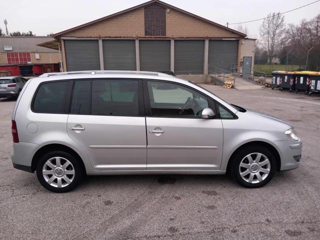 VOLKSWAGEN Touran 2.0 TDI DPF DSG Highline senza lavoro da fare