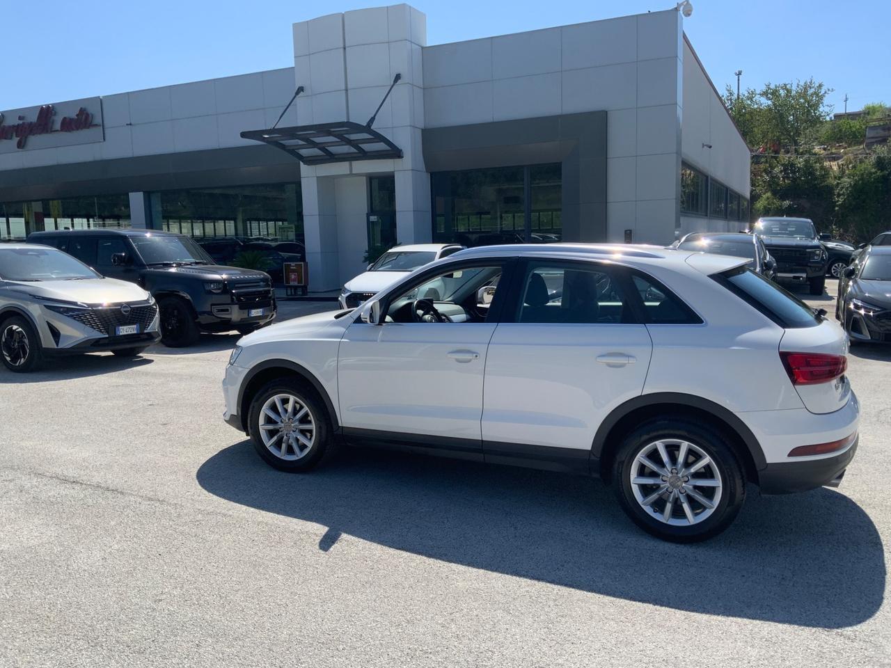 Audi Q3 2.0 TDI 120 CV Business