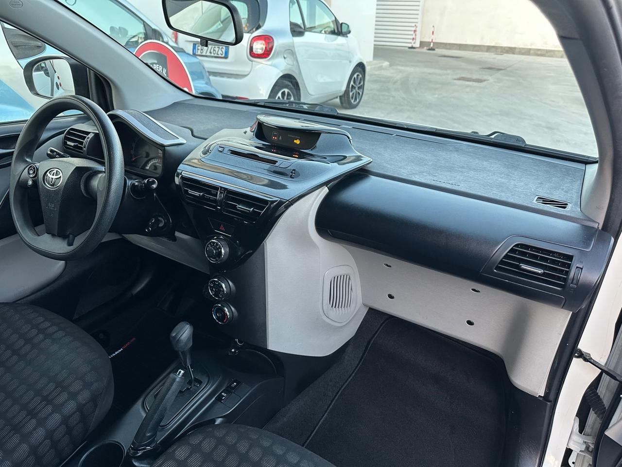 Toyota iQ 1.0 CVT Lounge