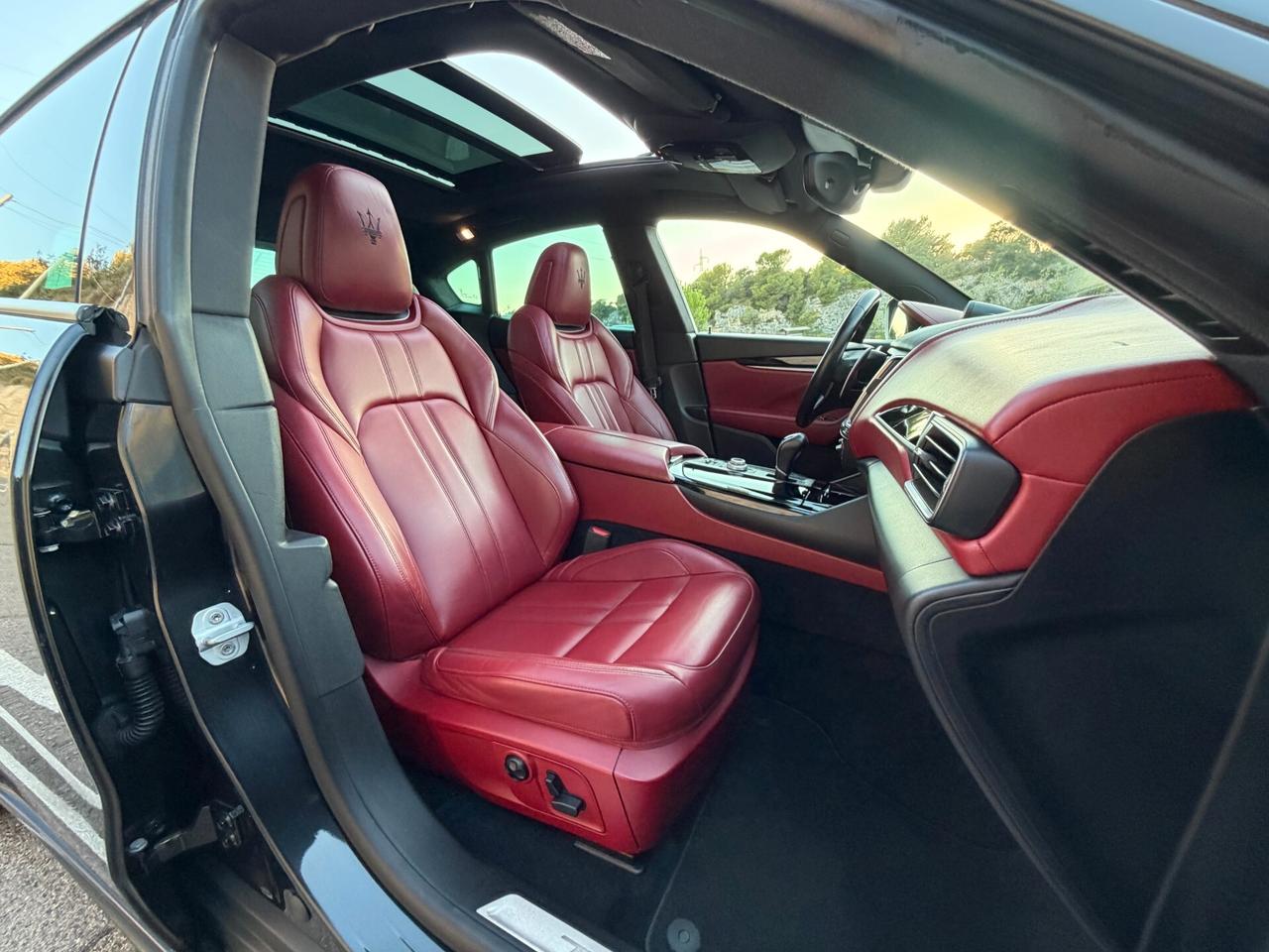 Maserati Levante Gransport/3.0 V6 250 CV/21"/TETTO
