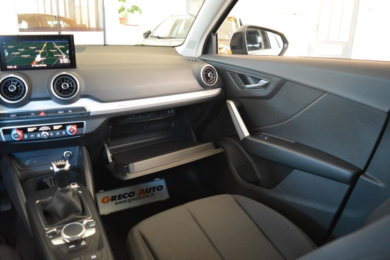 Audi Q2 30 TFSI Business telecamera